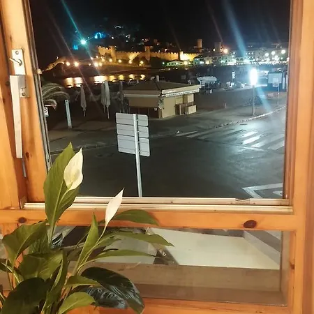 Lydia's With Castle View * توسا ذي مار