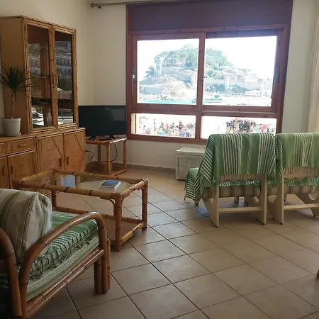 Lydia's With Castle View *