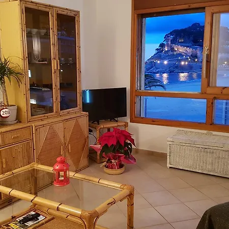 Lydia's With Castle View Apartment