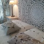 Lydia's With Castle View Apartamento *